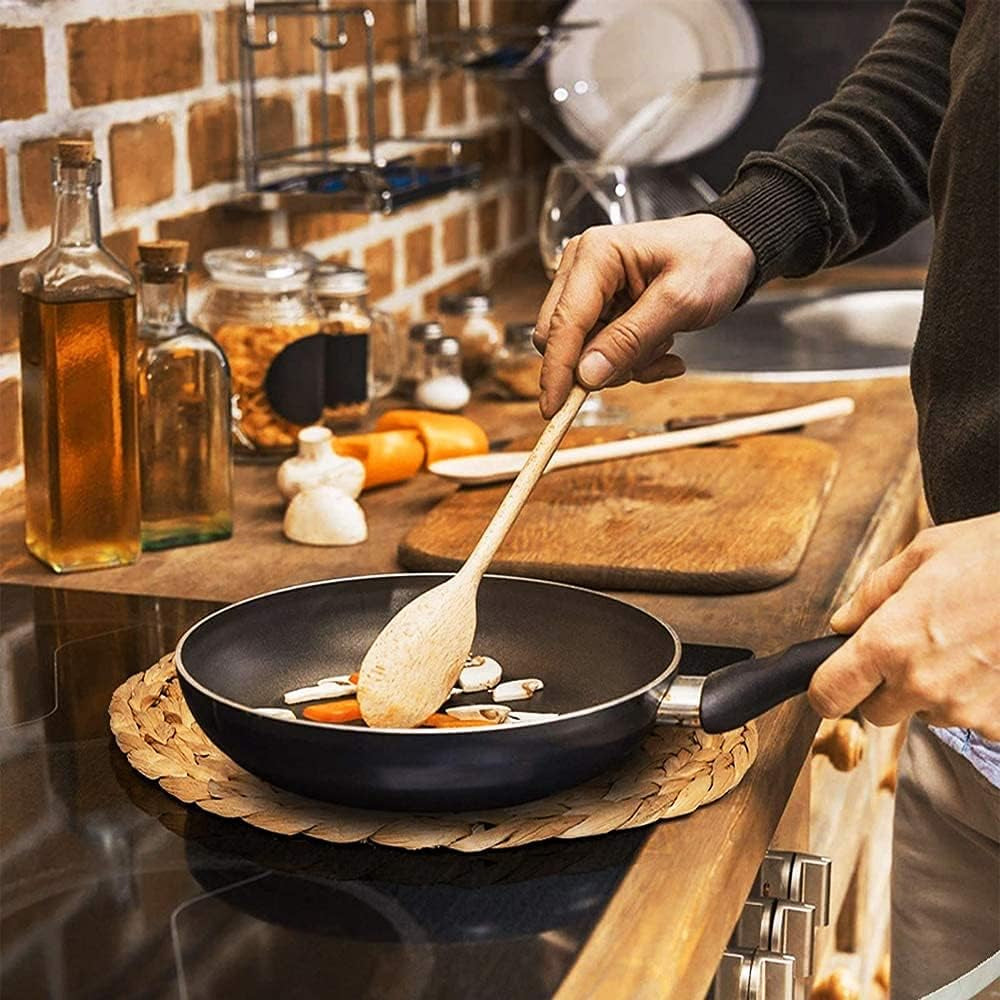 4 Pack round Woven Placemats, 11.8 Inches Plate Chargers Natural Wicker Placemats Water Hyacinth Straw Braided Tablemats Rattan Tablemats Rustic Weave Placemats for Dining Table