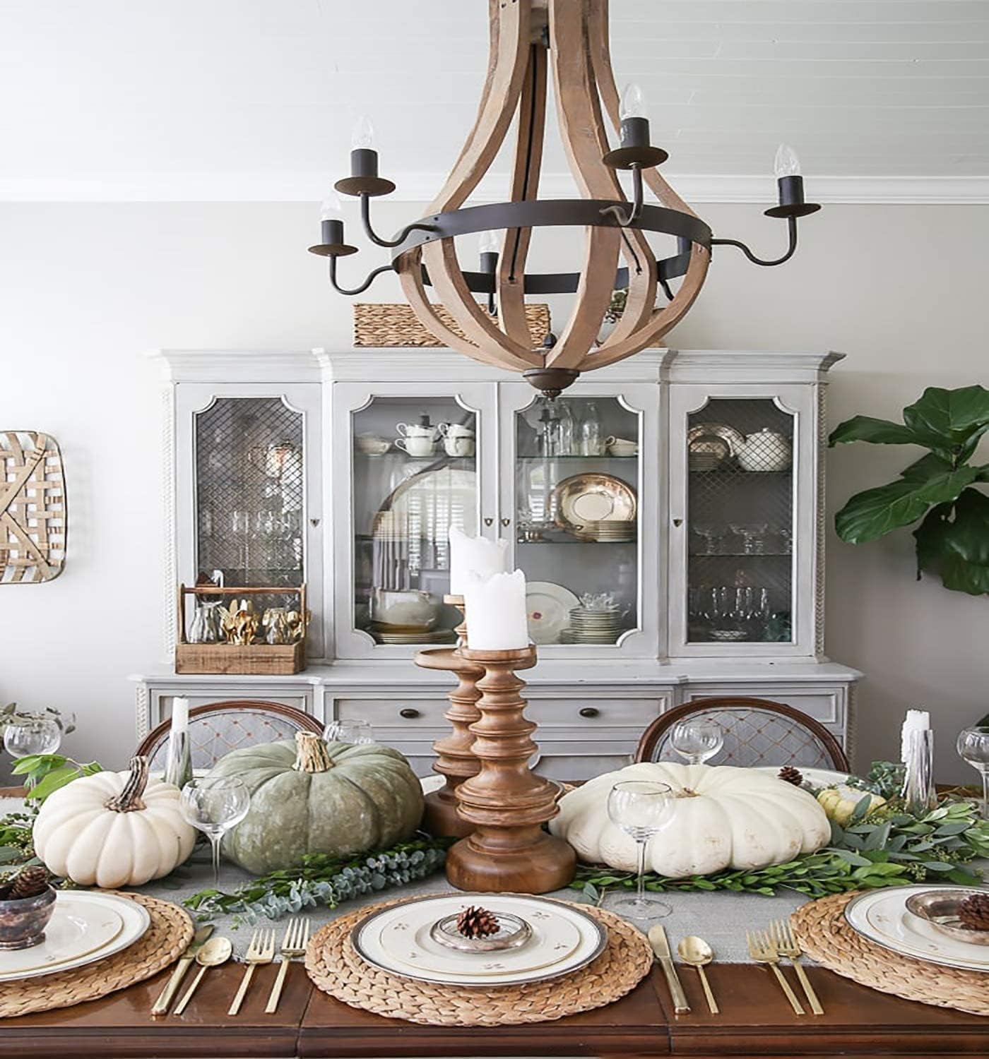 4 Pack round Woven Placemats, 11.8 Inches Plate Chargers Natural Wicker Placemats Water Hyacinth Straw Braided Tablemats Rattan Tablemats Rustic Weave Placemats for Dining Table