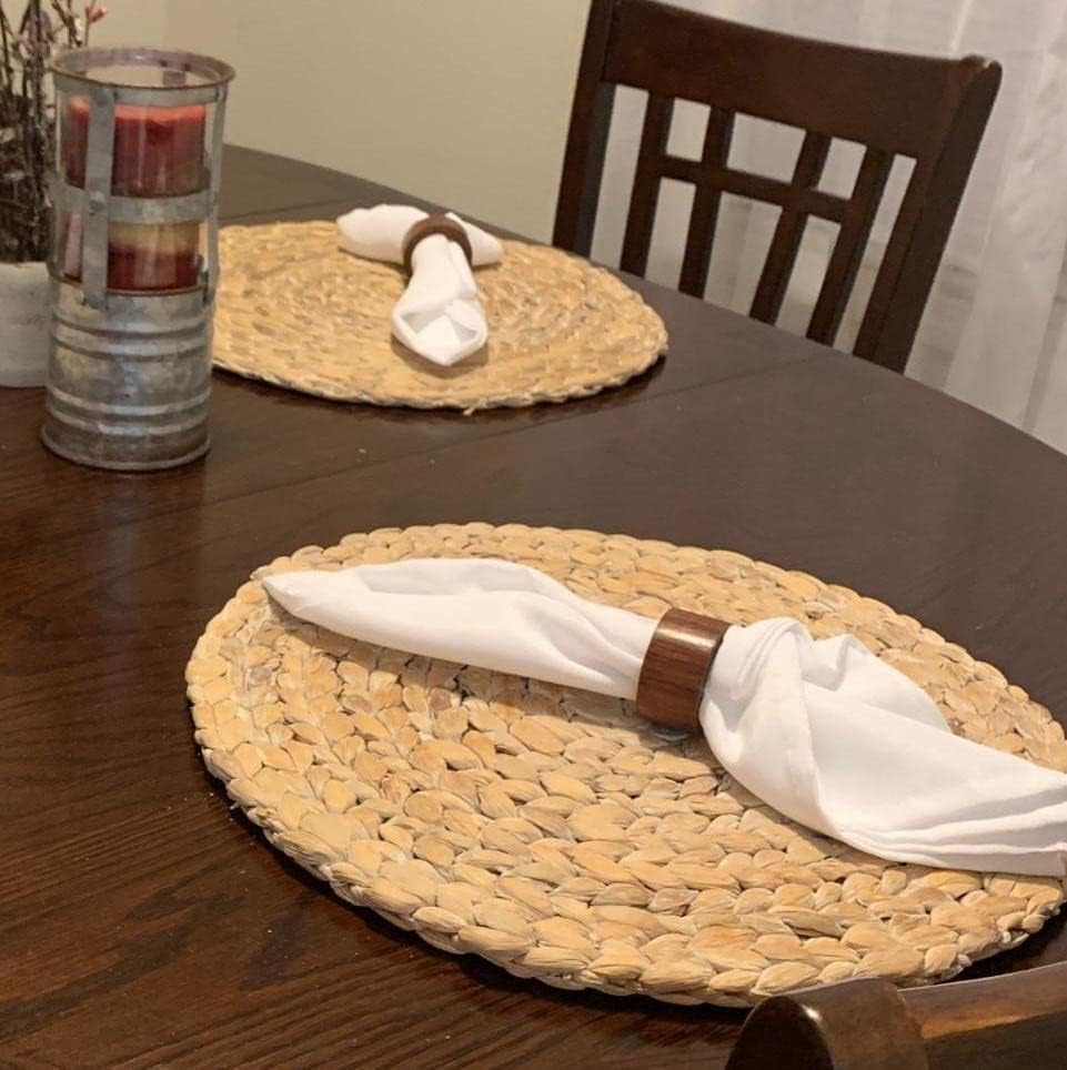 4 Pack round Woven Placemats, 11.8 Inches Plate Chargers Natural Wicker Placemats Water Hyacinth Straw Braided Tablemats Rattan Tablemats Rustic Weave Placemats for Dining Table
